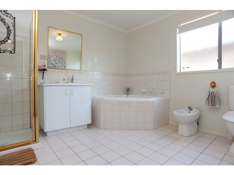 9 Marsden Walk, Roxburgh Park VIC 3064