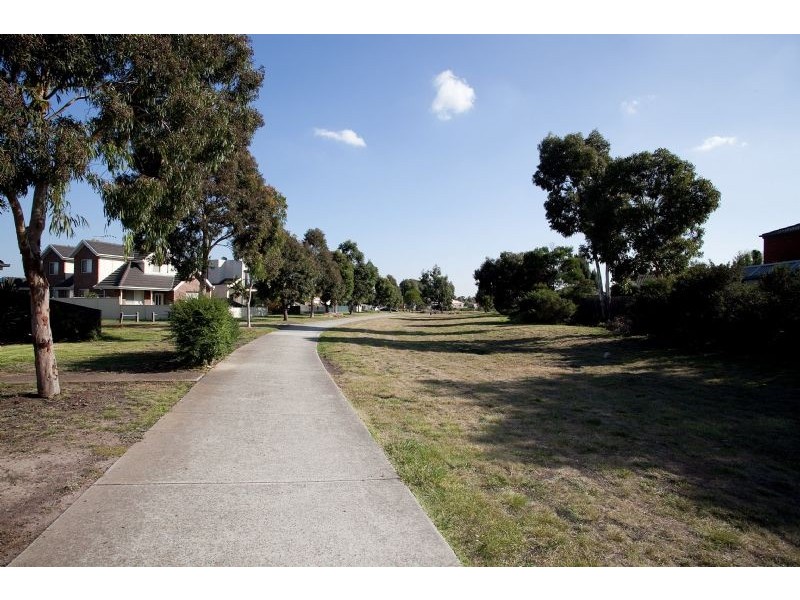 9 Marsden Walk, Roxburgh Park VIC 3064