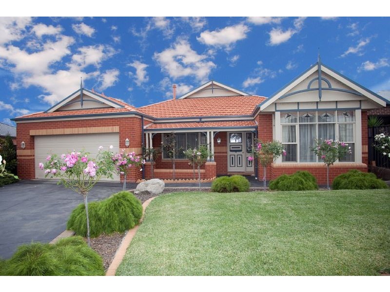 36 Serendip Crescent (Greenvale Lakes), Greenvale VIC 3059