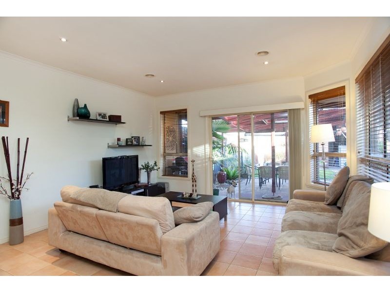 42 Kennedy Parade, Roxburgh Park VIC 3064