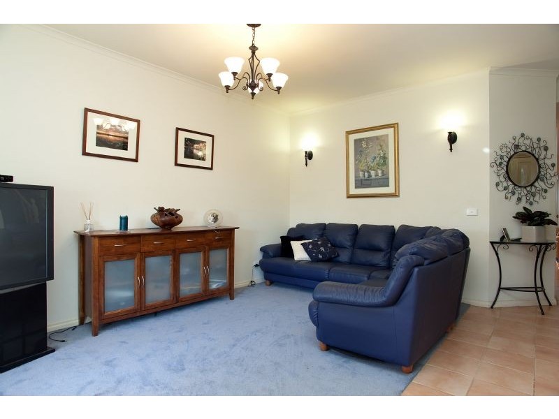 42 Kennedy Parade, Roxburgh Park VIC 3064