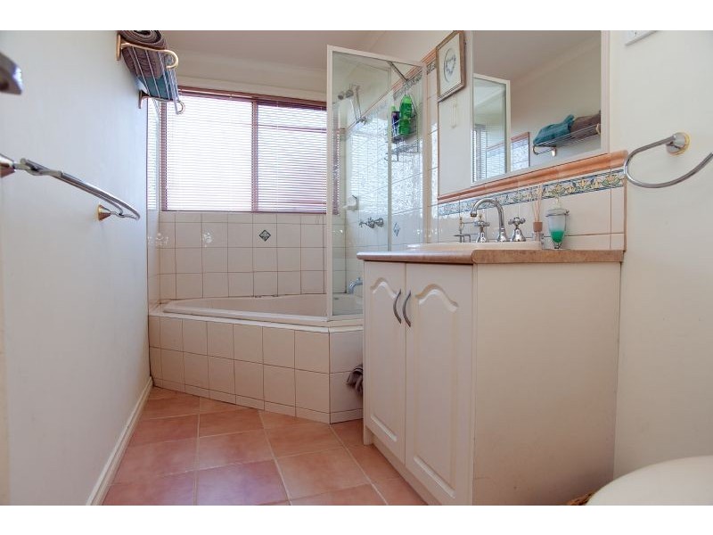 42 Kennedy Parade, Roxburgh Park VIC 3064
