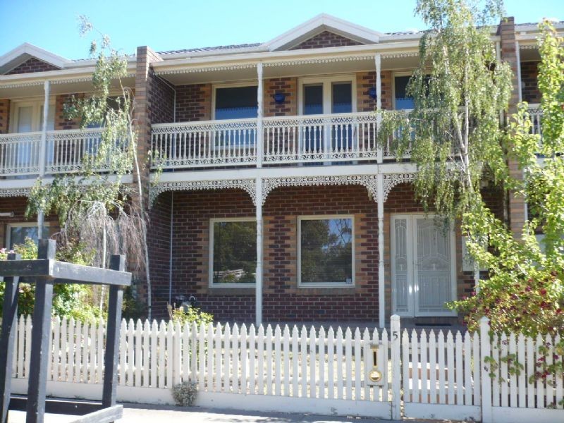 5 Klein Crescent, Roxburgh Park VIC 3064