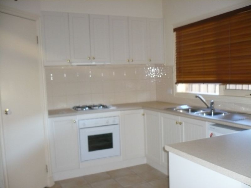 5 Klein Crescent, Roxburgh Park VIC 3064