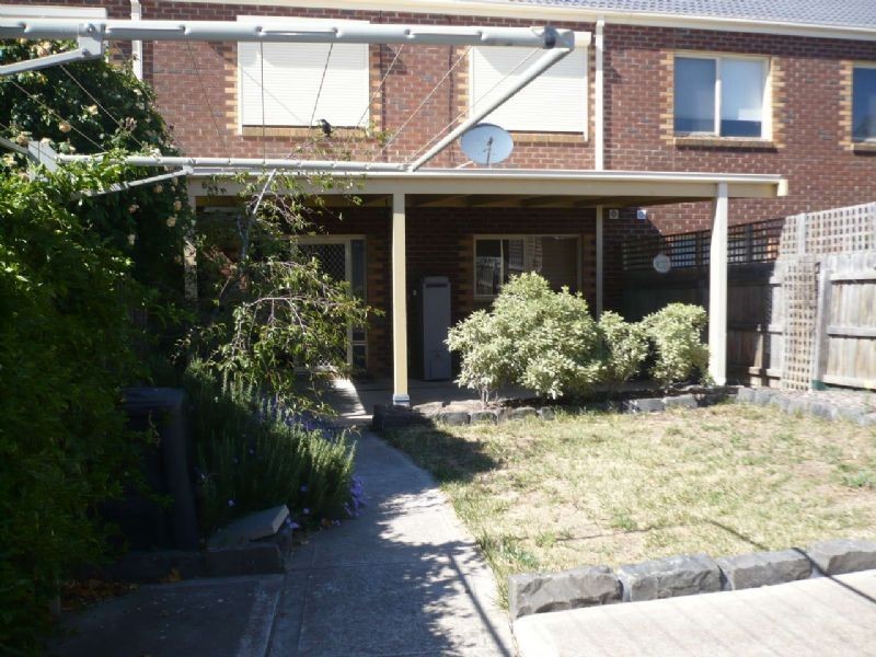 5 Klein Crescent, Roxburgh Park VIC 3064