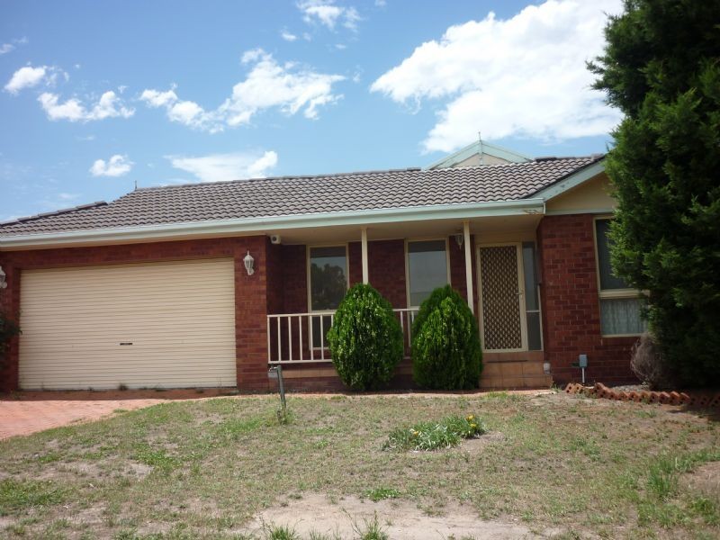 16 Magra Place, Roxburgh Park VIC 3064