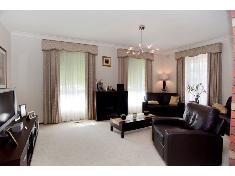 13 Pines Way, Craigieburn VIC 3064