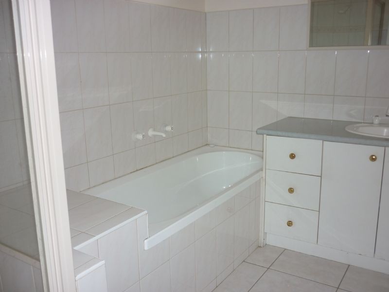 8 Woodlea Crescent, Craigieburn VIC 3064