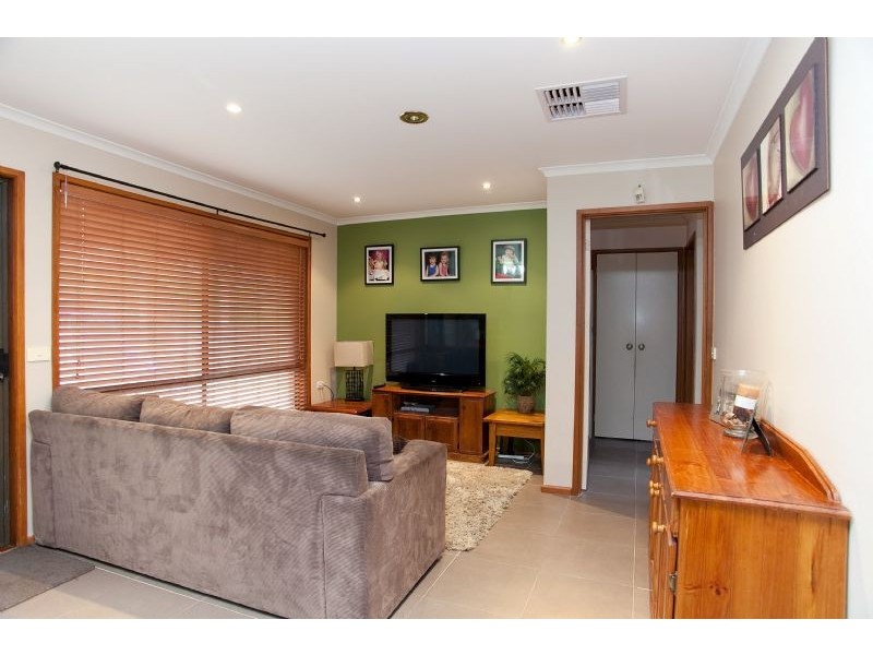 37 Banbury Crescent, Craigieburn VIC 3064