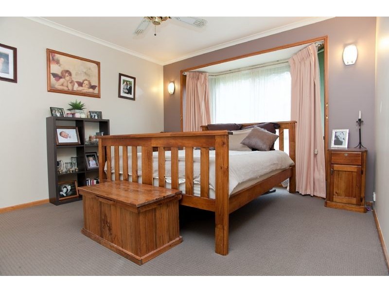 37 Banbury Crescent, Craigieburn VIC 3064