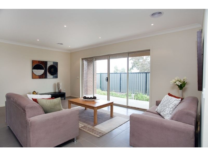 48 Highbury Circuit, Craigieburn VIC 3064