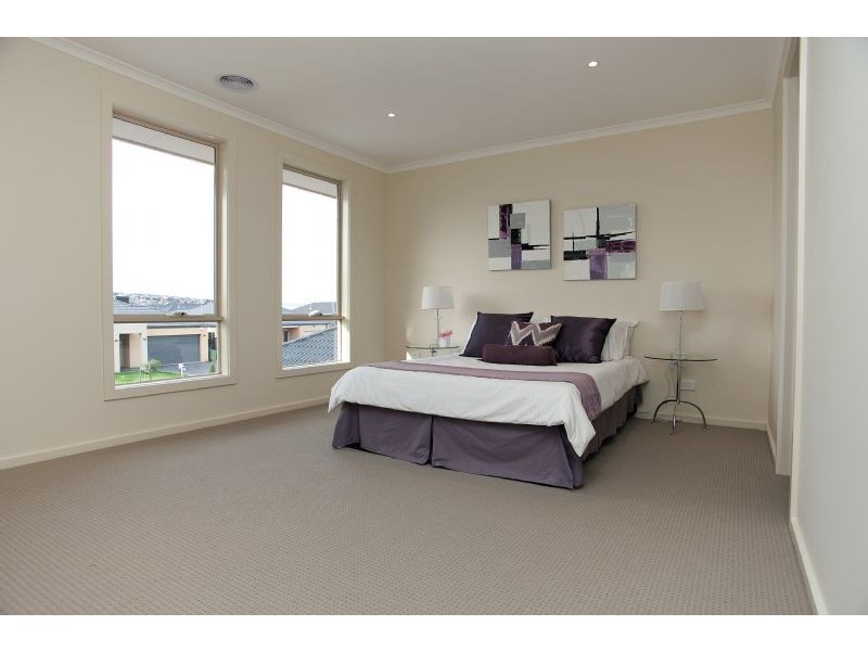 48 Highbury Circuit, Craigieburn VIC 3064