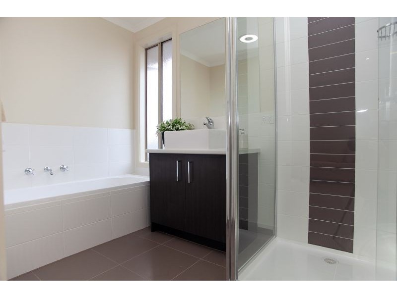 48 Highbury Circuit, Craigieburn VIC 3064