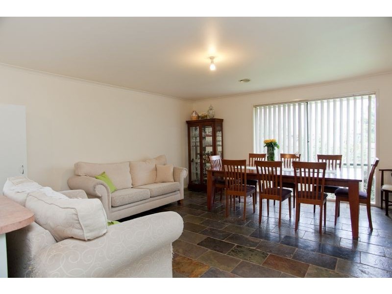 8 Nunney Court, Craigieburn VIC 3064