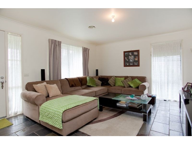 8 Nunney Court, Craigieburn VIC 3064