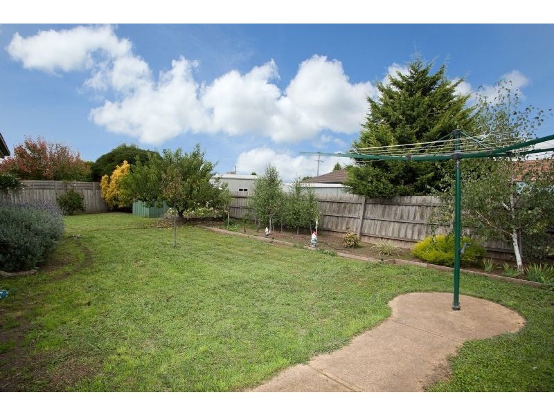 8 Nunney Court, Craigieburn VIC 3064