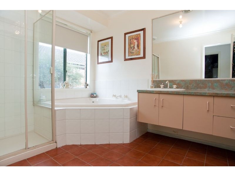 8 Nunney Court, Craigieburn VIC 3064