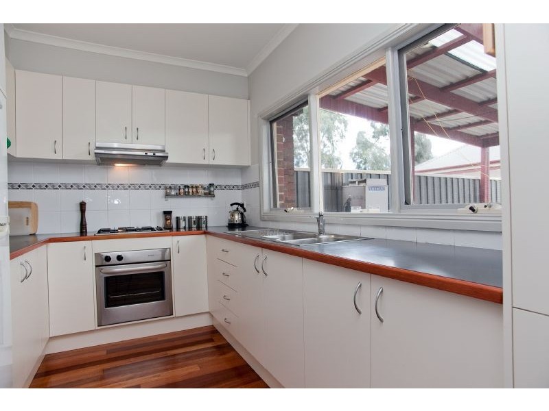 11 Meadowbank Lane, Craigieburn VIC 3064