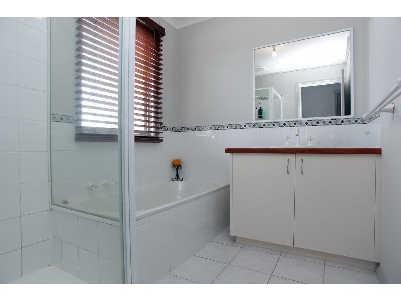 11 Meadowbank Lane, Craigieburn VIC 3064