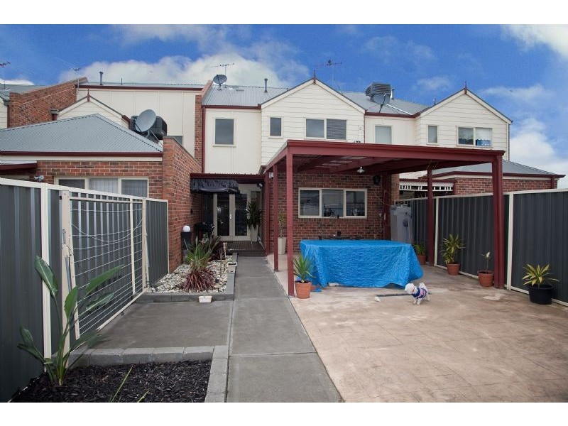 11 Meadowbank Lane, Craigieburn VIC 3064