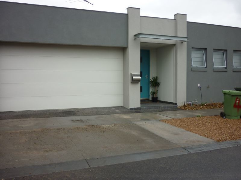 4 Bird Close, Craigieburn VIC 3064