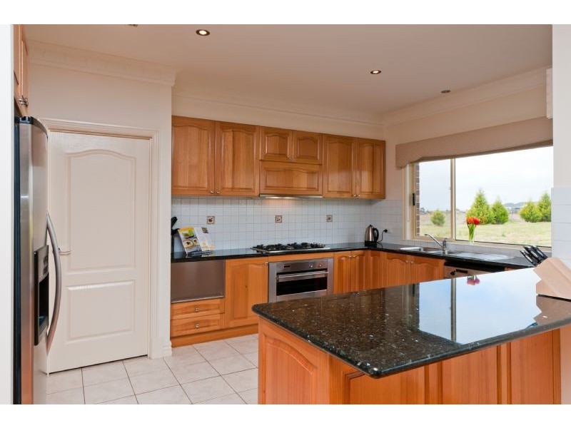 40 Cranesbill Lane, Mickleham VIC 3064