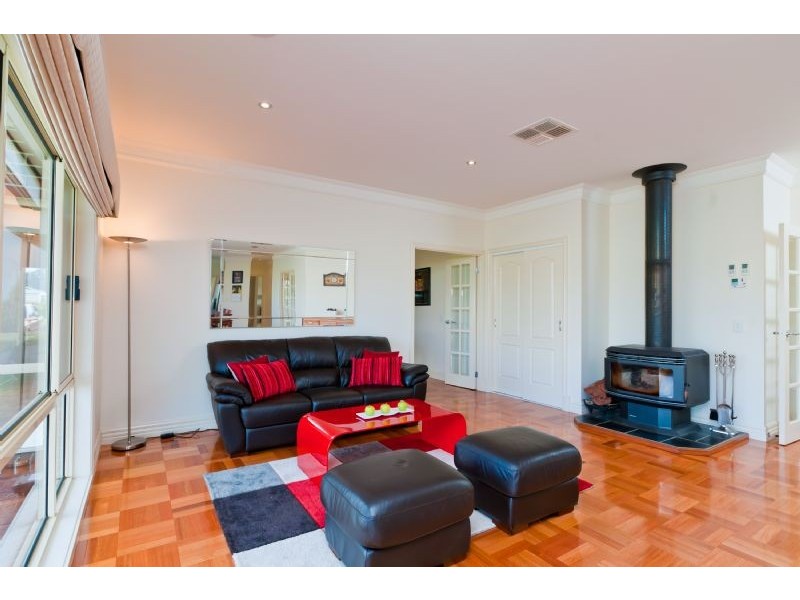 40 Cranesbill Lane, Mickleham VIC 3064
