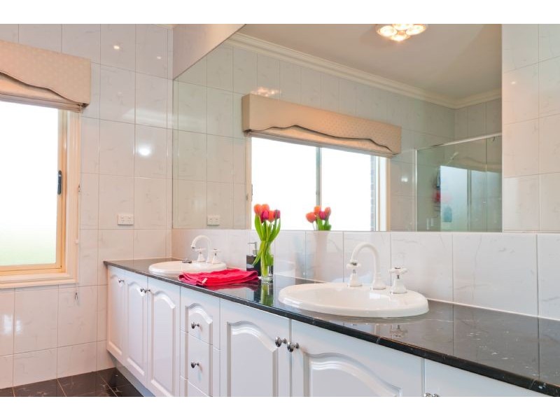 40 Cranesbill Lane, Mickleham VIC 3064