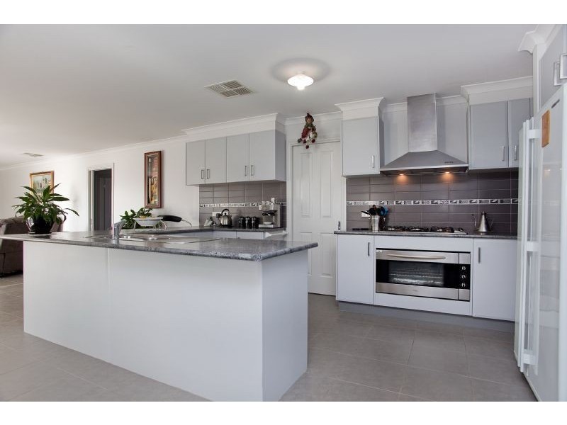 7 Chelmsford Court, Craigieburn VIC 3064