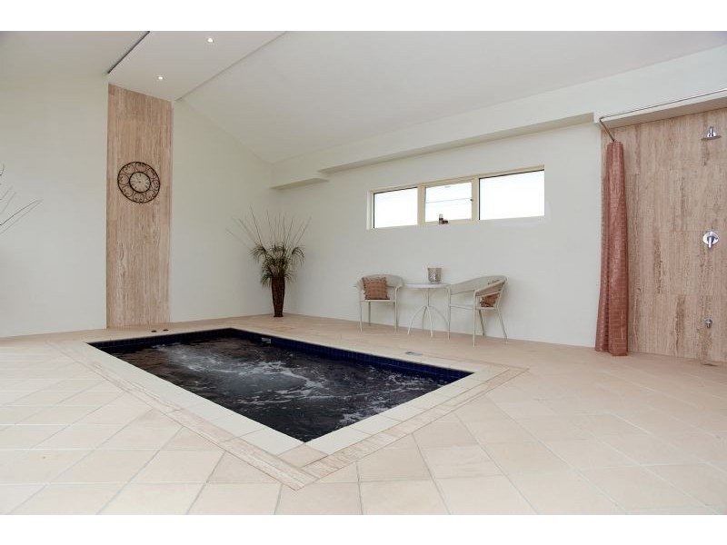 14 Dianne Avenue, Craigieburn VIC 3064