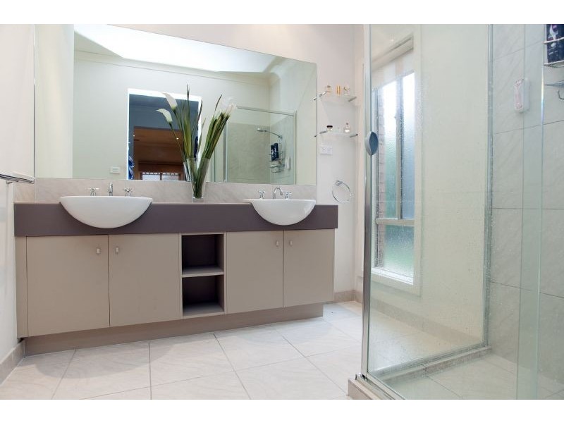 16 Earlston Place, Craigieburn VIC 3064