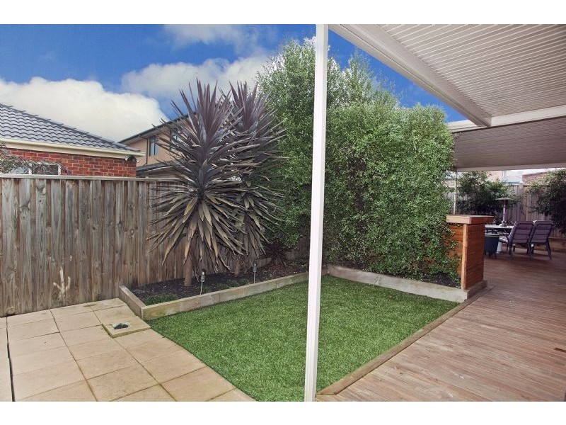 16 Earlston Place, Craigieburn VIC 3064