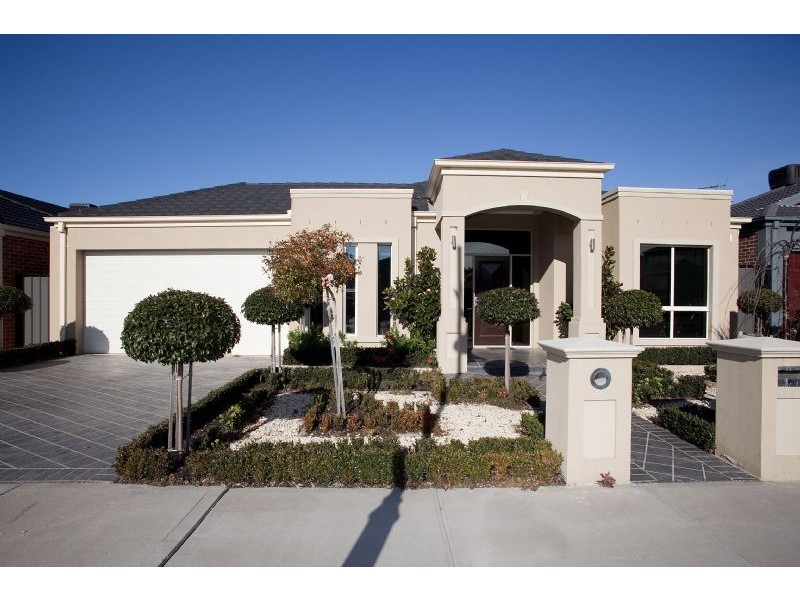 6 Cheltenham Close, Craigieburn VIC 3064