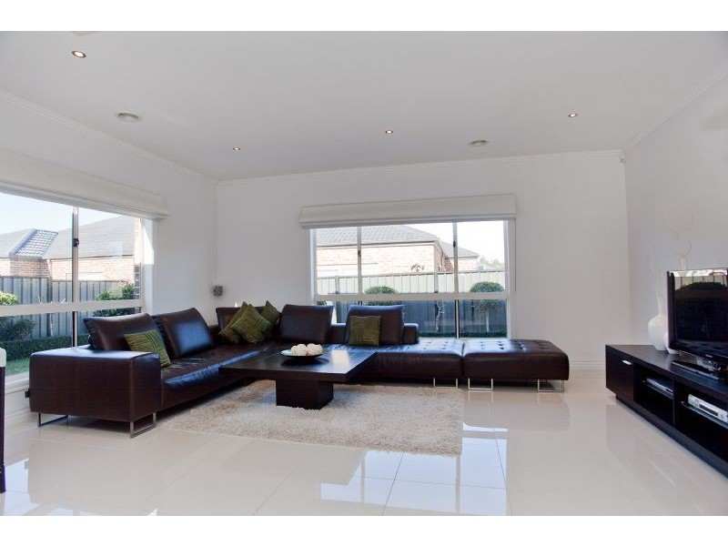 6 Cheltenham Close, Craigieburn VIC 3064