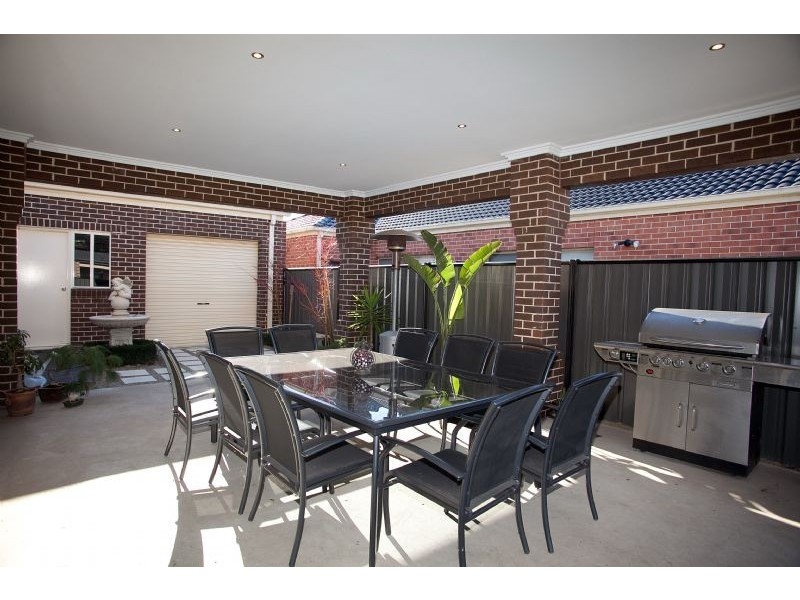 6 Cheltenham Close, Craigieburn VIC 3064