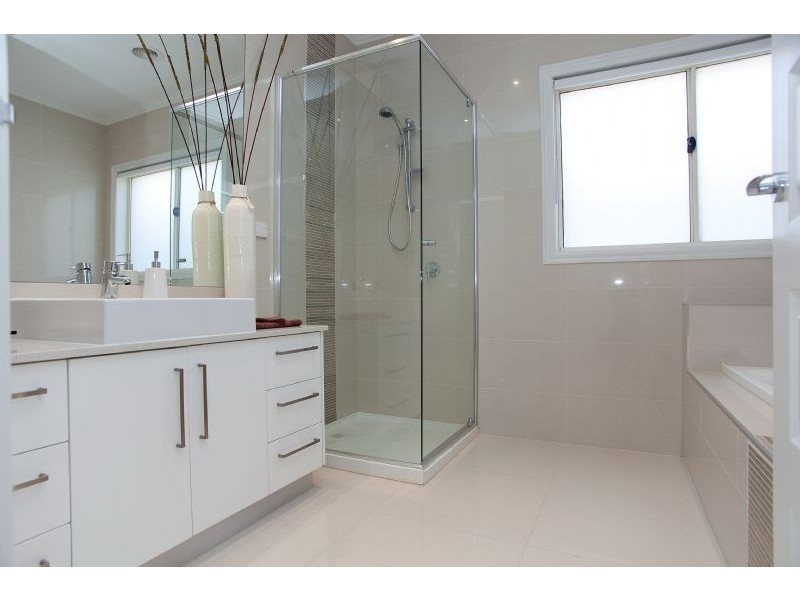 6 Cheltenham Close, Craigieburn VIC 3064