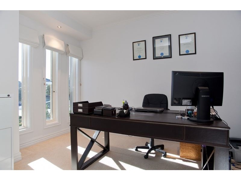 6 Cheltenham Close, Craigieburn VIC 3064