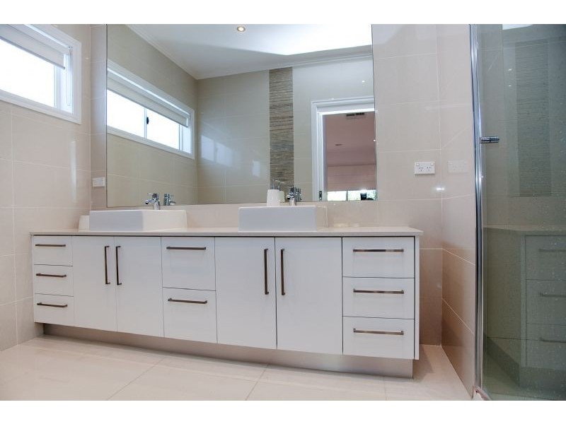 6 Cheltenham Close, Craigieburn VIC 3064