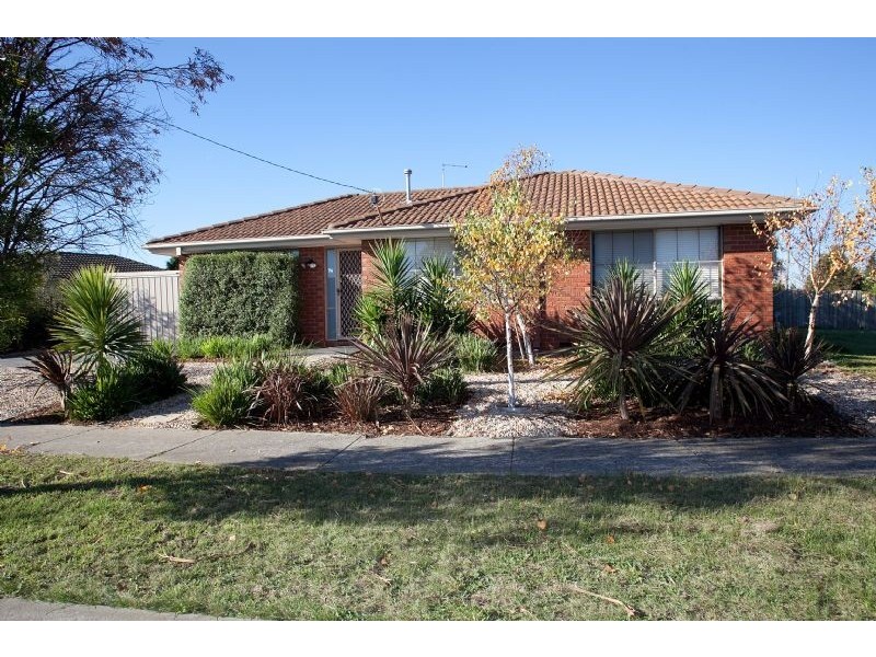 76 Banbury Crescent, Craigieburn VIC 3064