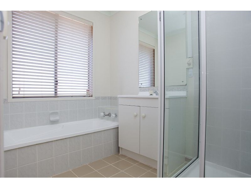 76 Banbury Crescent, Craigieburn VIC 3064