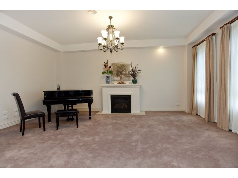 37 Royal Terrace, Craigieburn VIC 3064