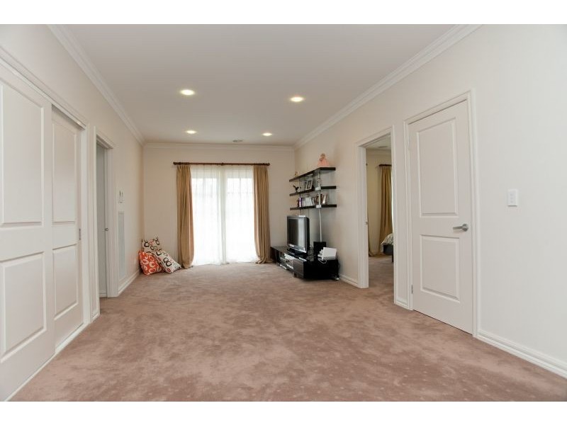 37 Royal Terrace, Craigieburn VIC 3064