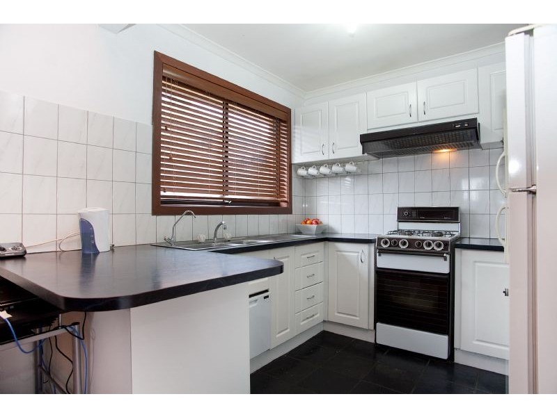 11 Gillingham Crescent, Craigieburn VIC 3064