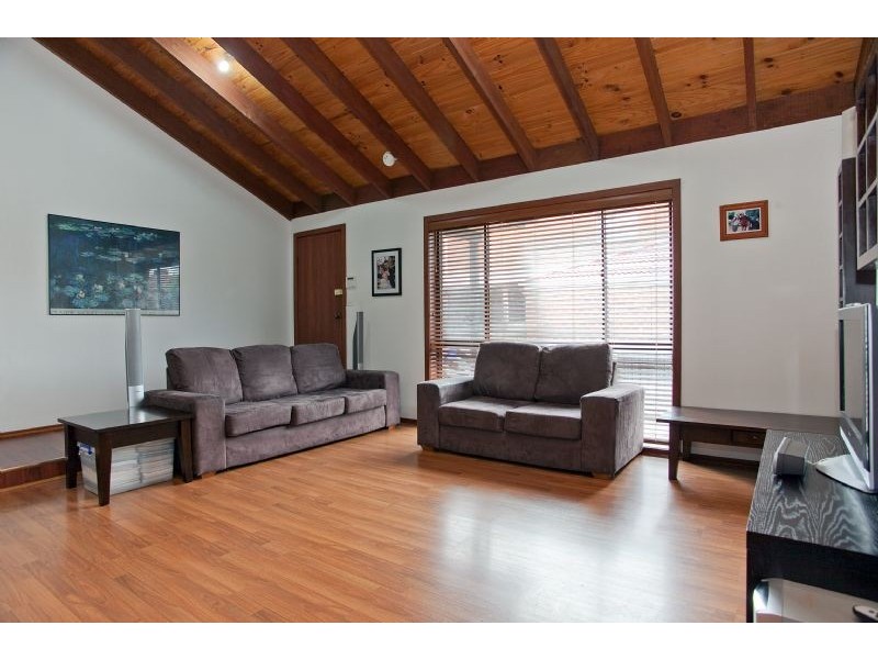 11 Gillingham Crescent, Craigieburn VIC 3064