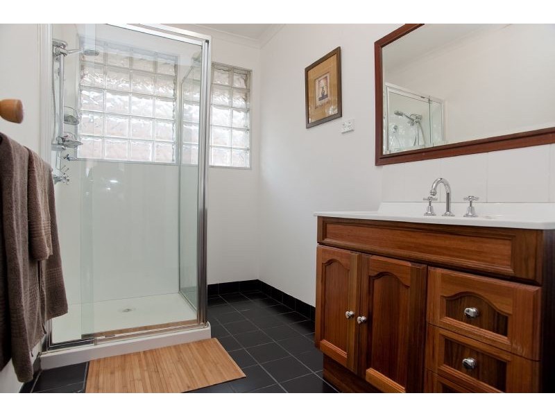 11 Gillingham Crescent, Craigieburn VIC 3064