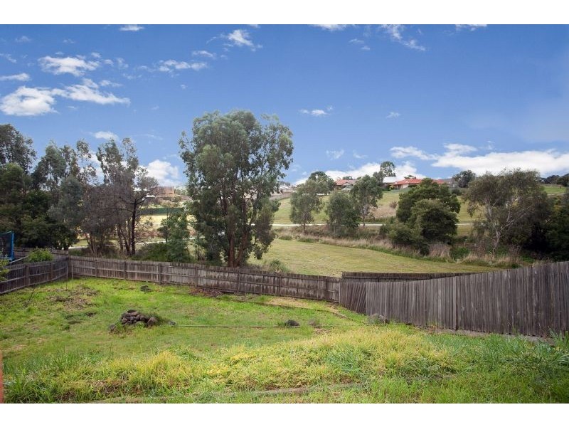 11 Gillingham Crescent, Craigieburn VIC 3064