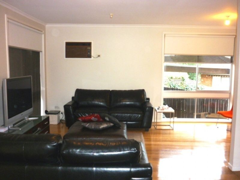 9 Taunton Place, Gladstone Park VIC 3043