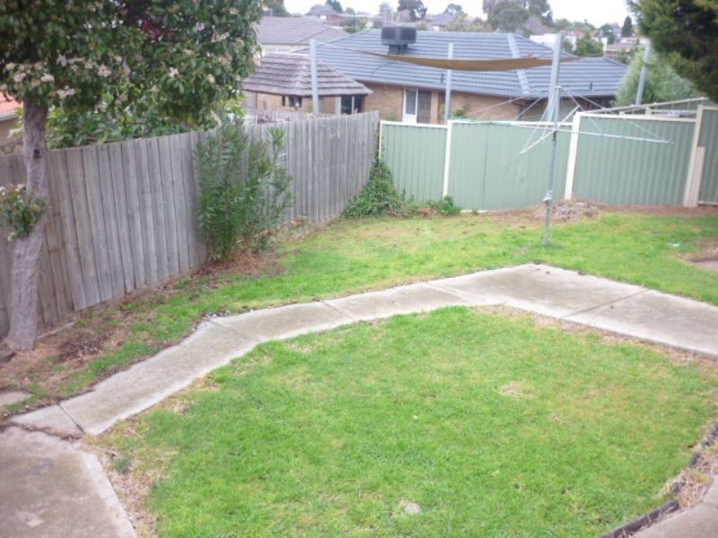 9 Taunton Place, Gladstone Park VIC 3043