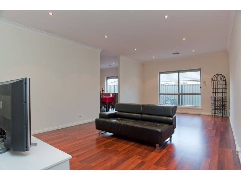 37 Serendip Crescent (Greenvale Lakes), Greenvale VIC 3059