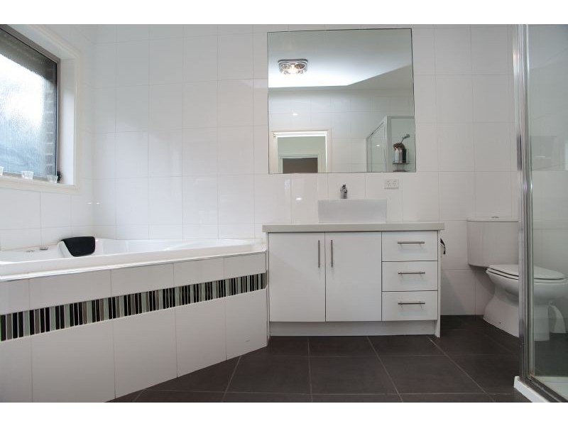 37 Serendip Crescent (Greenvale Lakes), Greenvale VIC 3059